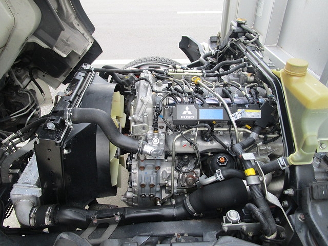 三菱ふそうキャンターアルミウイング小型（2t・3t）[写真12]