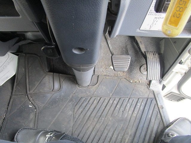 三菱ふそうキャンターアルミウイング小型（2t・3t）[写真18]