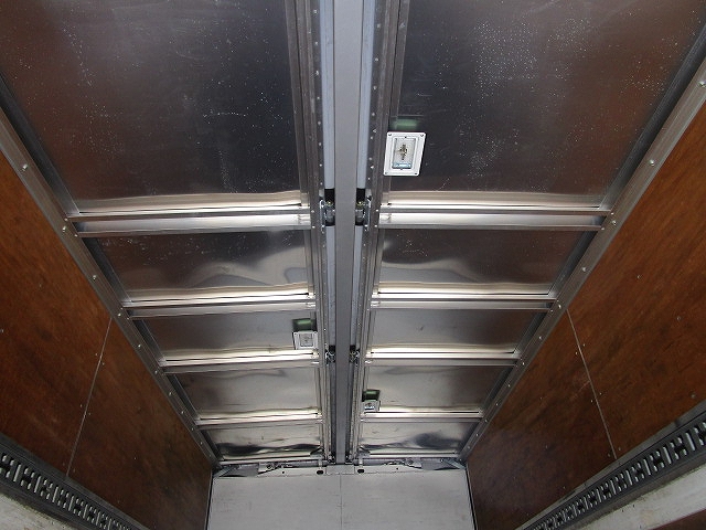 三菱ふそうキャンターアルミウイング小型（2t・3t）[写真23]