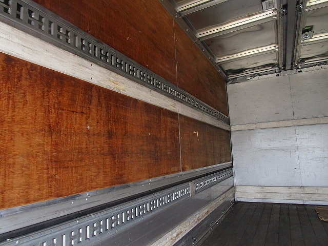 三菱ふそうキャンターアルミウイング小型（2t・3t）[写真24]