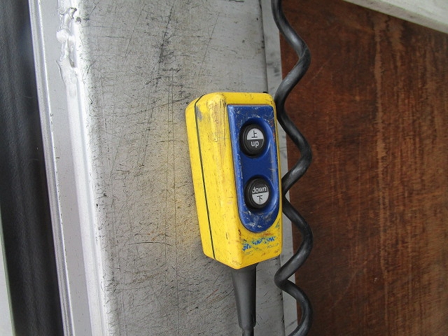 三菱ふそうキャンターアルミウイング小型（2t・3t）[写真27]