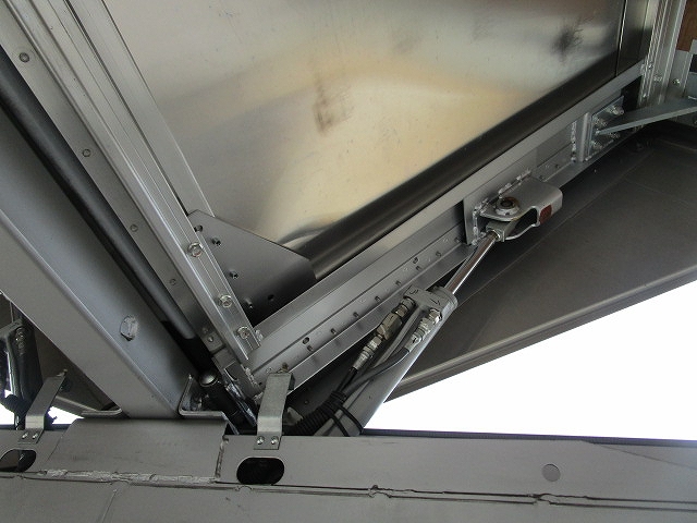 三菱ふそうキャンターアルミウイング小型（2t・3t）[写真36]