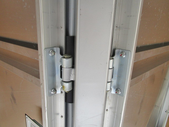 三菱ふそうキャンターアルミウイング小型（2t・3t）[写真37]