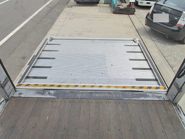 三菱ふそうキャンターアルミウイング小型（2t・3t）[写真38]