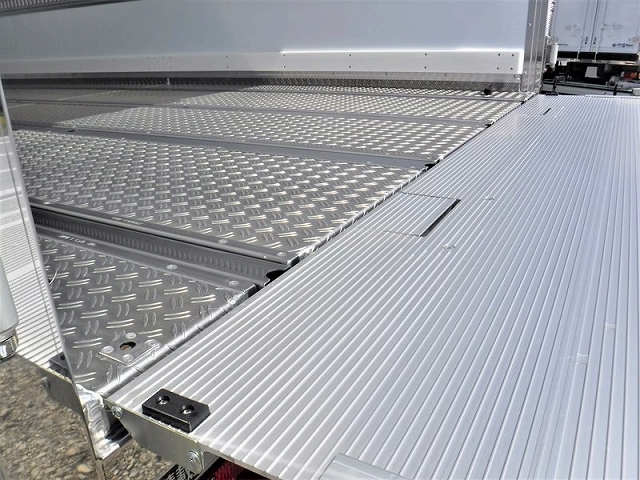 日野レンジャー冷凍車（冷蔵車）中型（4t）[写真18]