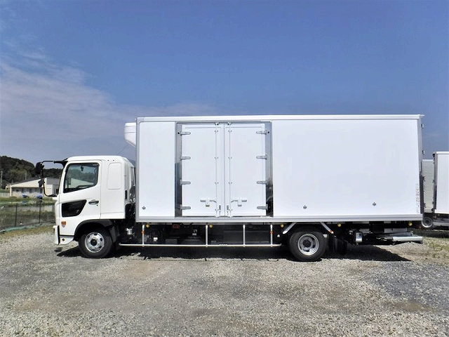 日野レンジャー冷凍車（冷蔵車）中型（4t）[写真09]