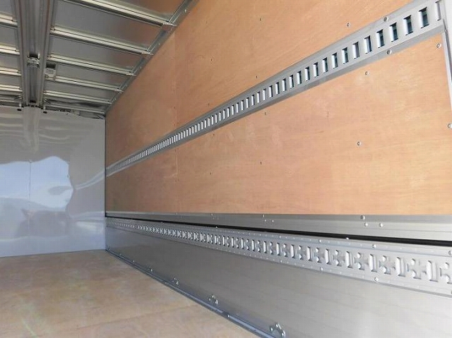 三菱ふそうキャンターアルミウイング小型（2t・3t）[写真06]