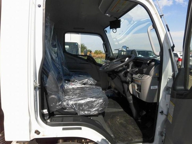 三菱ふそうキャンターアルミウイング小型（2t・3t）[写真08]