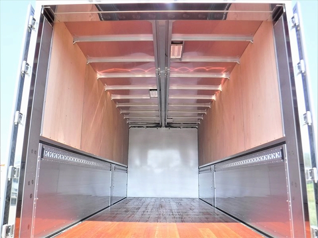 三菱ふそうファイターアルミウイング中型（4t）[写真10]