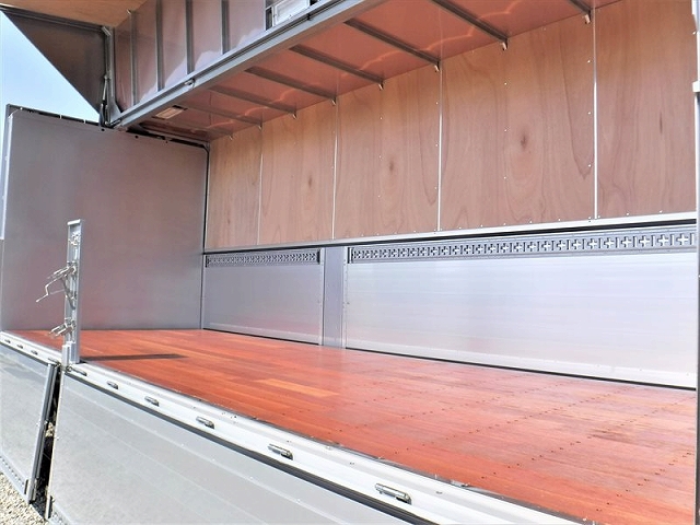 三菱ふそうファイターアルミウイング中型（4t）[写真13]