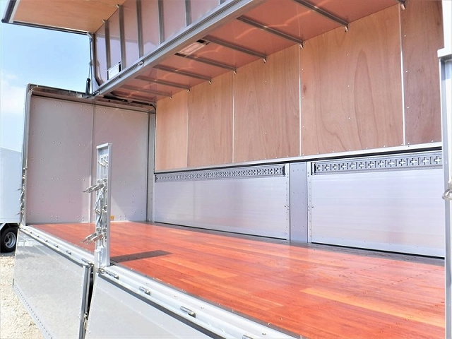 三菱ふそうファイターアルミウイング中型（4t）[写真16]