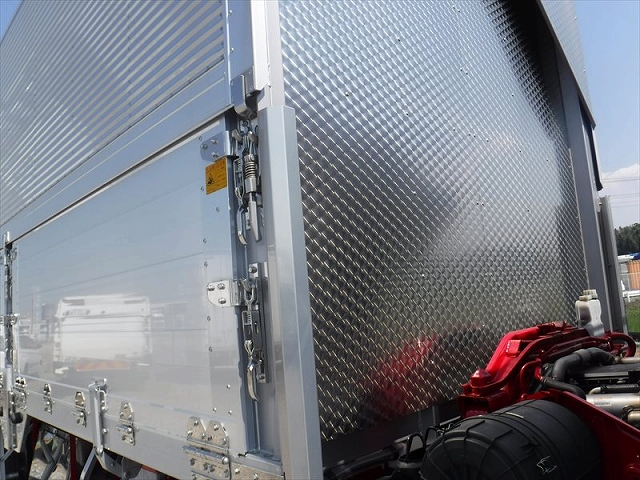 三菱ふそうファイターアルミウイング中型（4t）[写真24]