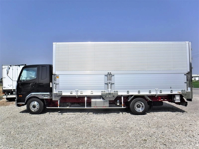 三菱ふそうファイターアルミウイング中型（4t）[写真06]