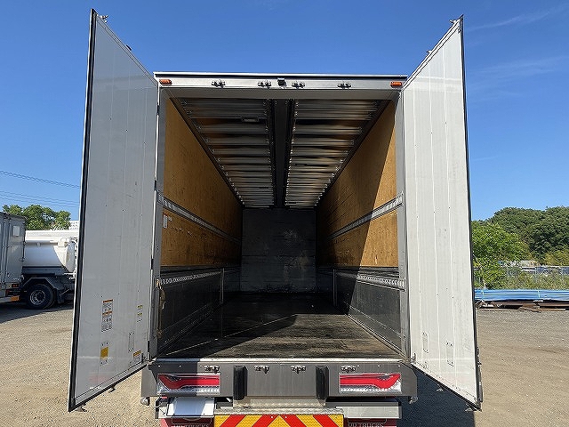 UDトラックスクオンアルミウイング大型（10t）[写真16]