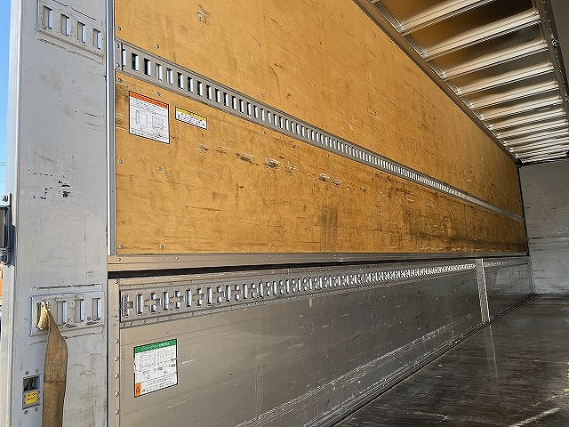 UDトラックスクオンアルミウイング大型（10t）[写真19]