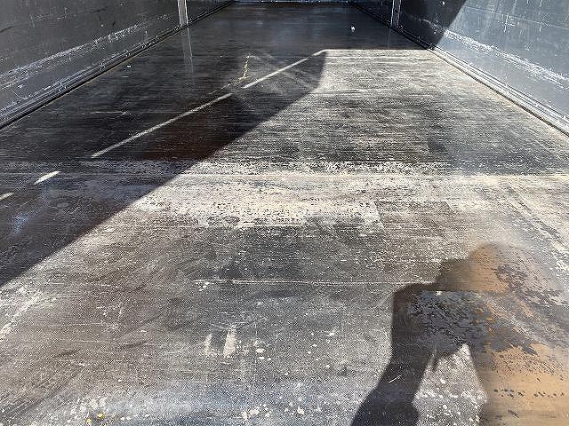 UDトラックスクオンアルミウイング大型（10t）[写真21]