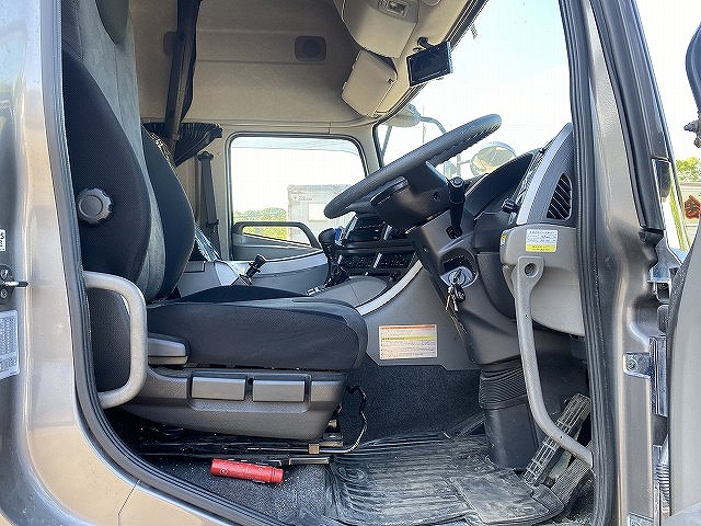 UDトラックスクオンアルミウイング大型（10t）[写真24]