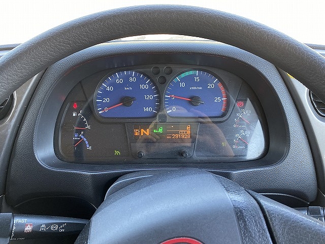 UDトラックスクオンアルミウイング大型（10t）[写真26]