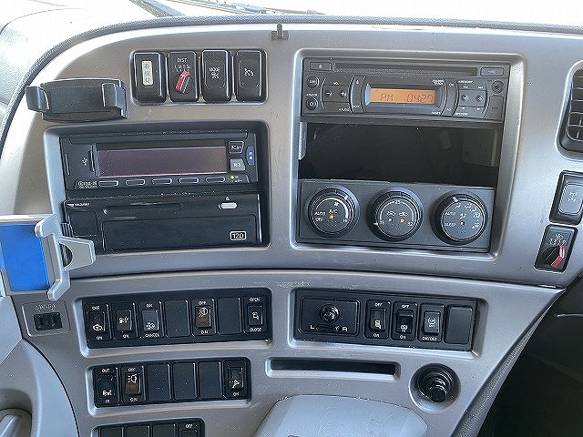 UDトラックスクオンアルミウイング大型（10t）[写真29]