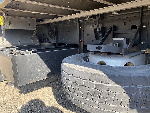 UDトラックスクオンアルミウイング大型（10t）[写真35]