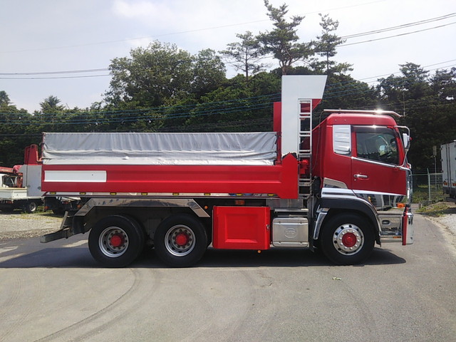 UDトラックスクオンダンプ大型（10t）[写真10]