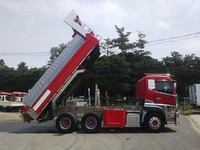 UDトラックスクオンダンプ大型（10t）[写真11]