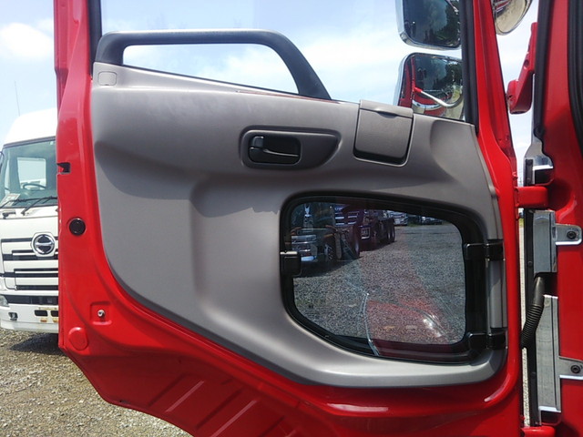 UDトラックスクオンダンプ大型（10t）[写真27]