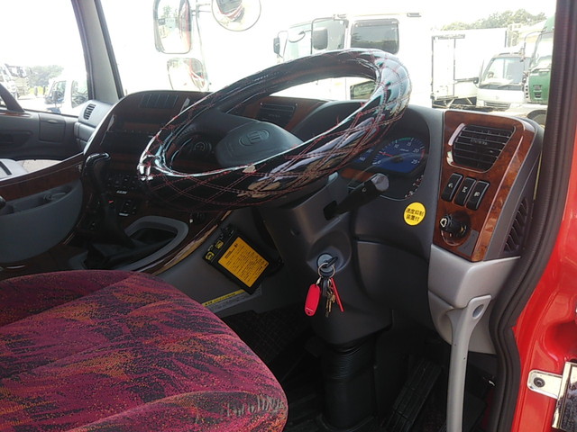 UDトラックスクオンダンプ大型（10t）[写真32]