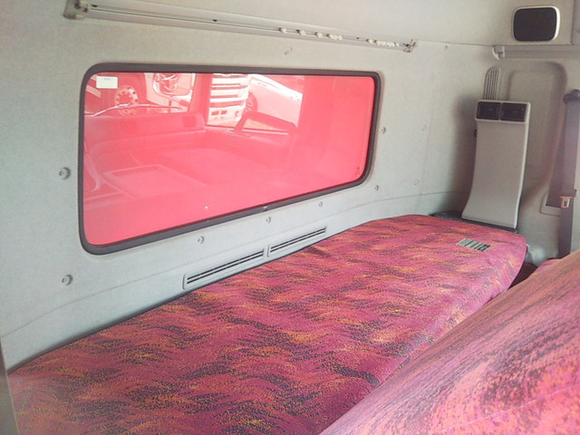 UDトラックスクオンダンプ大型（10t）[写真33]