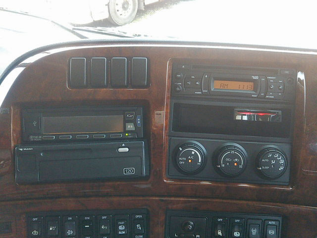 UDトラックスクオンダンプ大型（10t）[写真38]