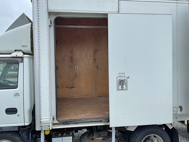 いすゞエルフパネルバン小型（2t・3t）[写真07]