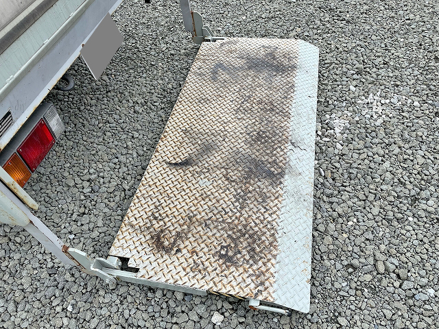 いすゞエルフパネルバン小型（2t・3t）[写真09]