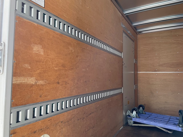 いすゞエルフアルミバン小型（2t・3t）[写真09]