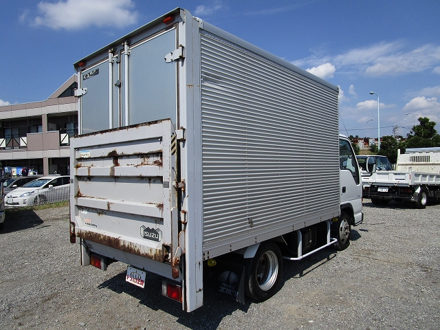 いすゞエルフアルミバン小型（2t・3t）[写真02]