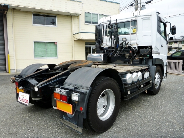 UDトラックスクオントレーラーヘッド（トラクターヘッド）大型（10t）[写真02]