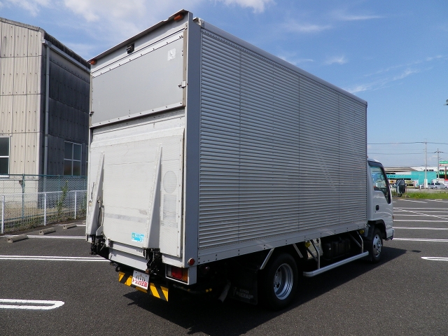 いすゞエルフアルミバン小型（2t・3t）[写真02]