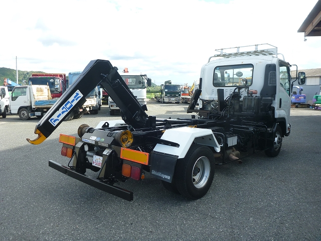 いすゞフォワードアームロール中型（4t）[写真02]