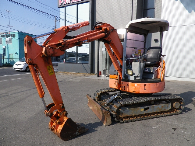 日立ミニユンボ（ミニバックホー）[写真01]