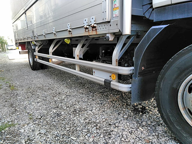 いすゞフォワードアルミウイング中型（4t）[写真16]