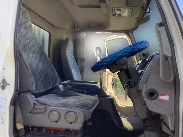 三菱ふそうファイターアルミブロック中型（4t）[写真25]