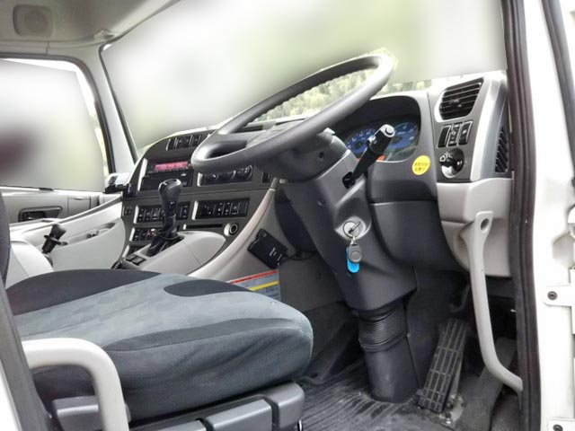 UDトラックスクオンアルミウイング大型（10t）[写真22]