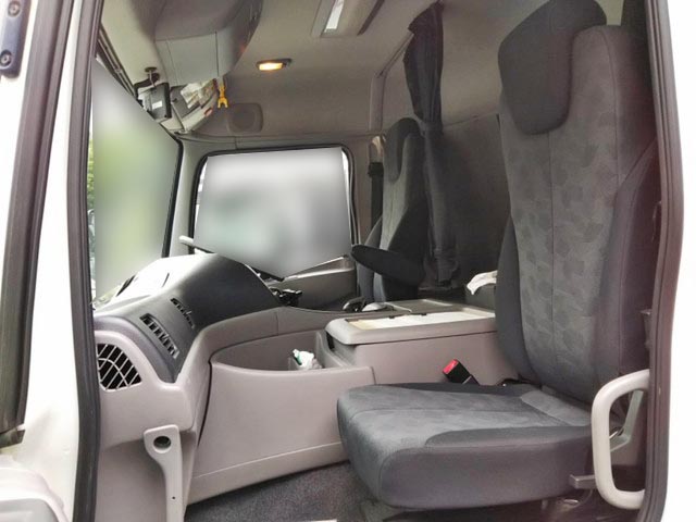 UDトラックスクオンアルミウイング大型（10t）[写真23]