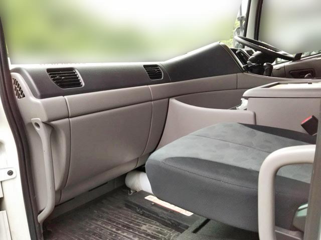 UDトラックスクオンアルミウイング大型（10t）[写真24]