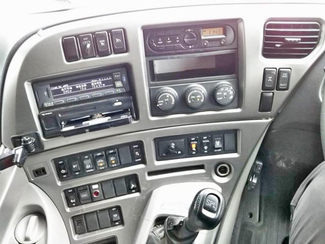 UDトラックスクオンアルミウイング大型（10t）[写真26]