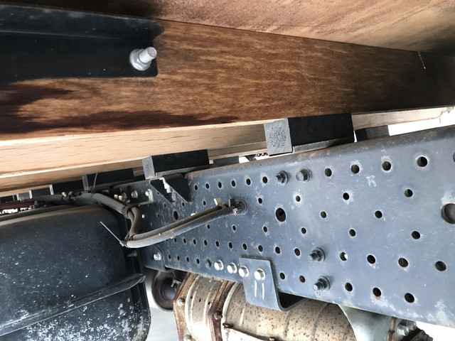 いすゞエルフ平ボディ小型（2t・3t）[写真20]