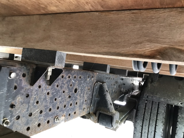 いすゞエルフ平ボディ小型（2t・3t）[写真21]