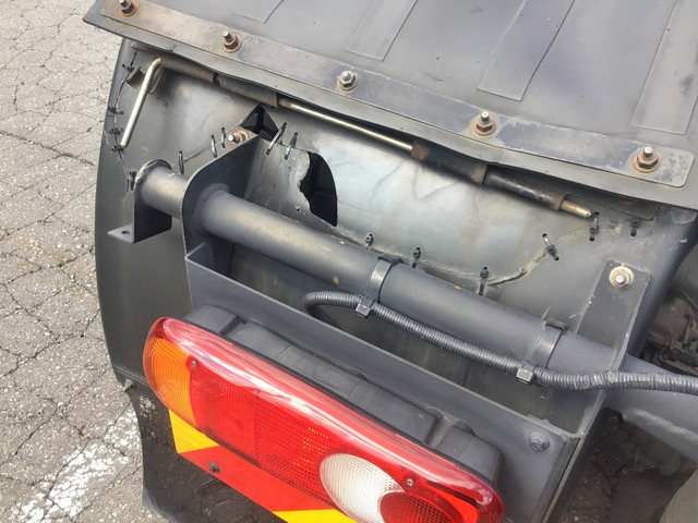 UDトラックスクオントレーラーヘッド（トラクターヘッド）大型（10t）[写真13]