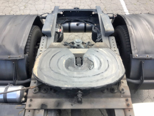 UDトラックスクオントレーラーヘッド（トラクターヘッド）大型（10t）[写真17]