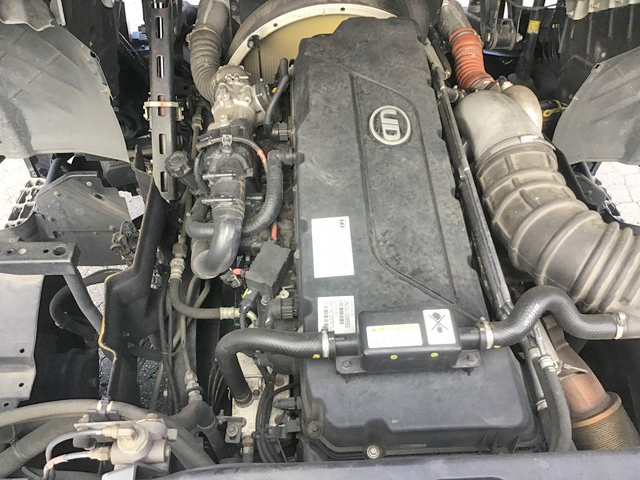 UDトラックスクオントレーラーヘッド（トラクターヘッド）大型（10t）[写真21]