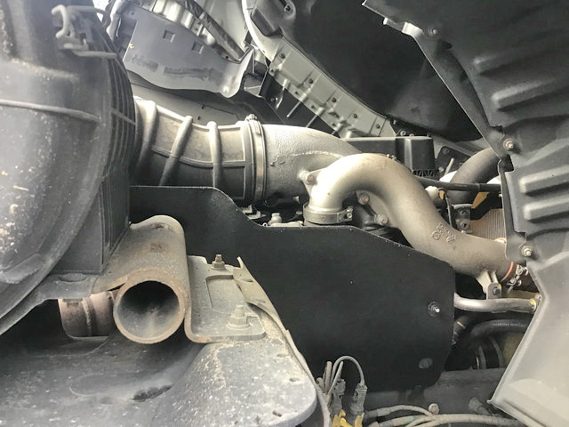 UDトラックスクオントレーラーヘッド（トラクターヘッド）大型（10t）[写真23]